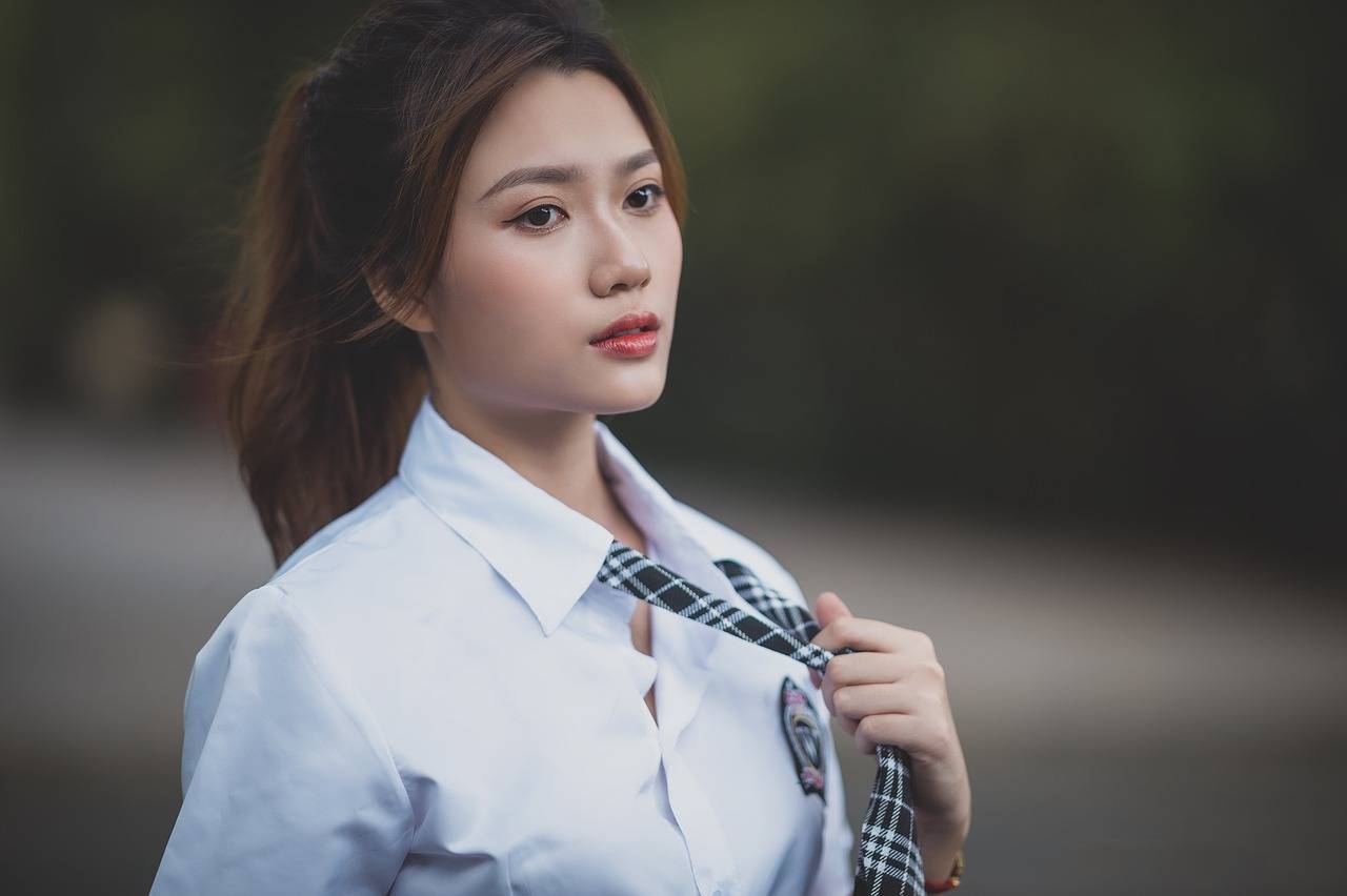 Fashion and Smart Textiles: Clothing Embedded with Technology