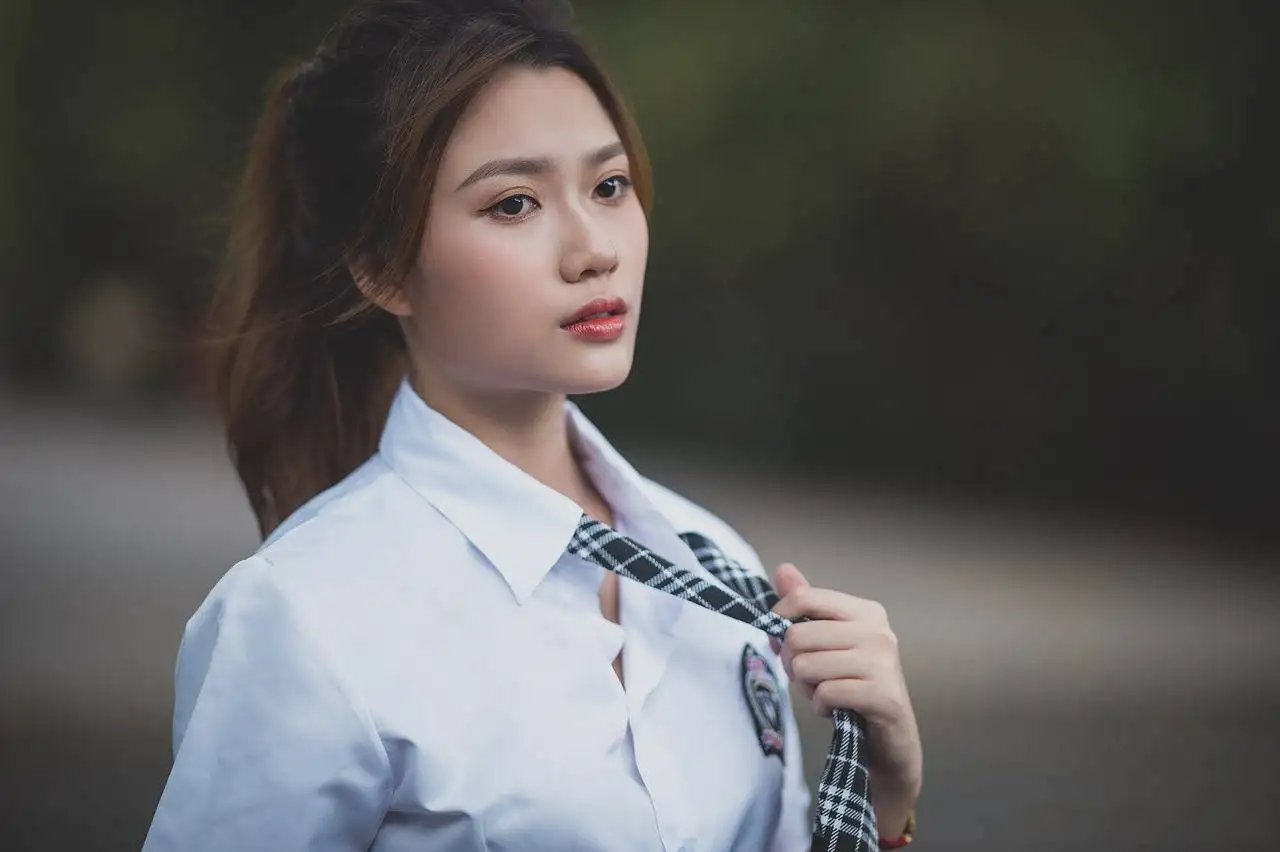 Fashion and Smart Textiles: Clothing Embedded with Technology